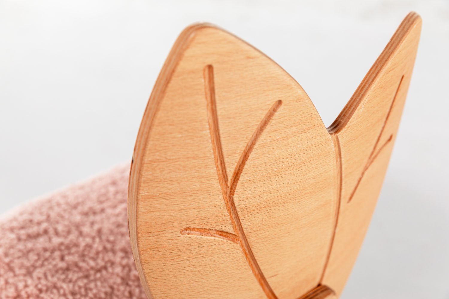 Accent Chair Woodba – Pink Leaf Chair
