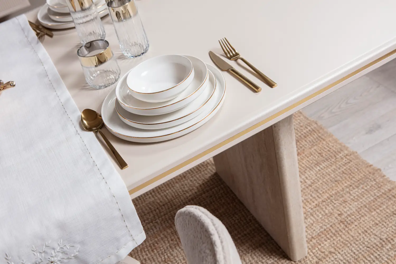 İnci Dining Table