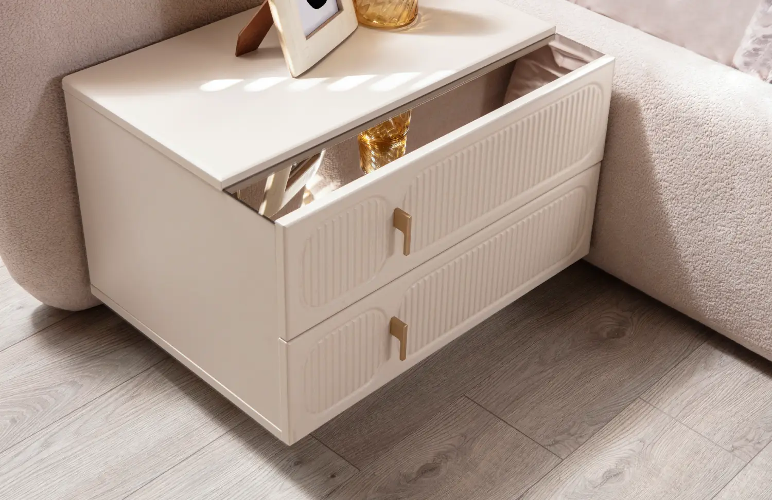 İnci Nightstand